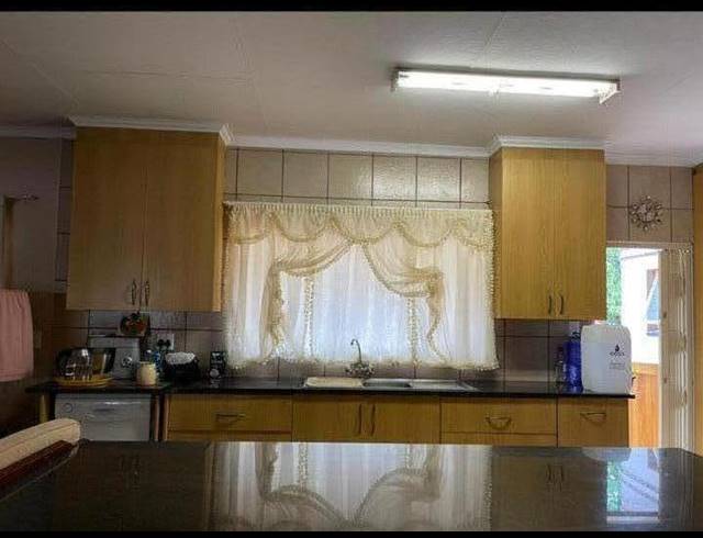 5 BEDROOM HOUSE FOR SALE IN KAMEELDORINGPARK